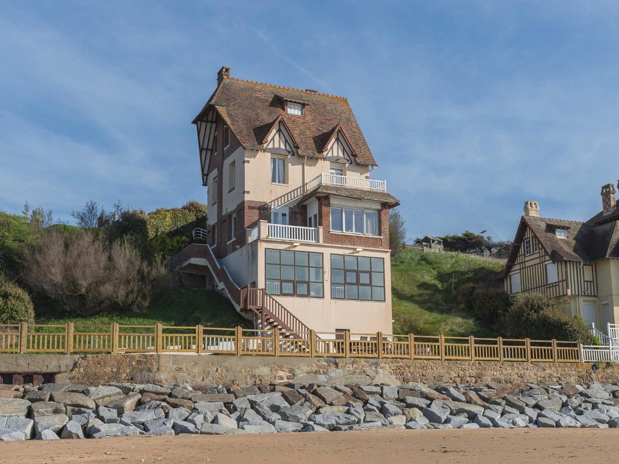 The Benervilloise With Its Feet In The Water Villa *